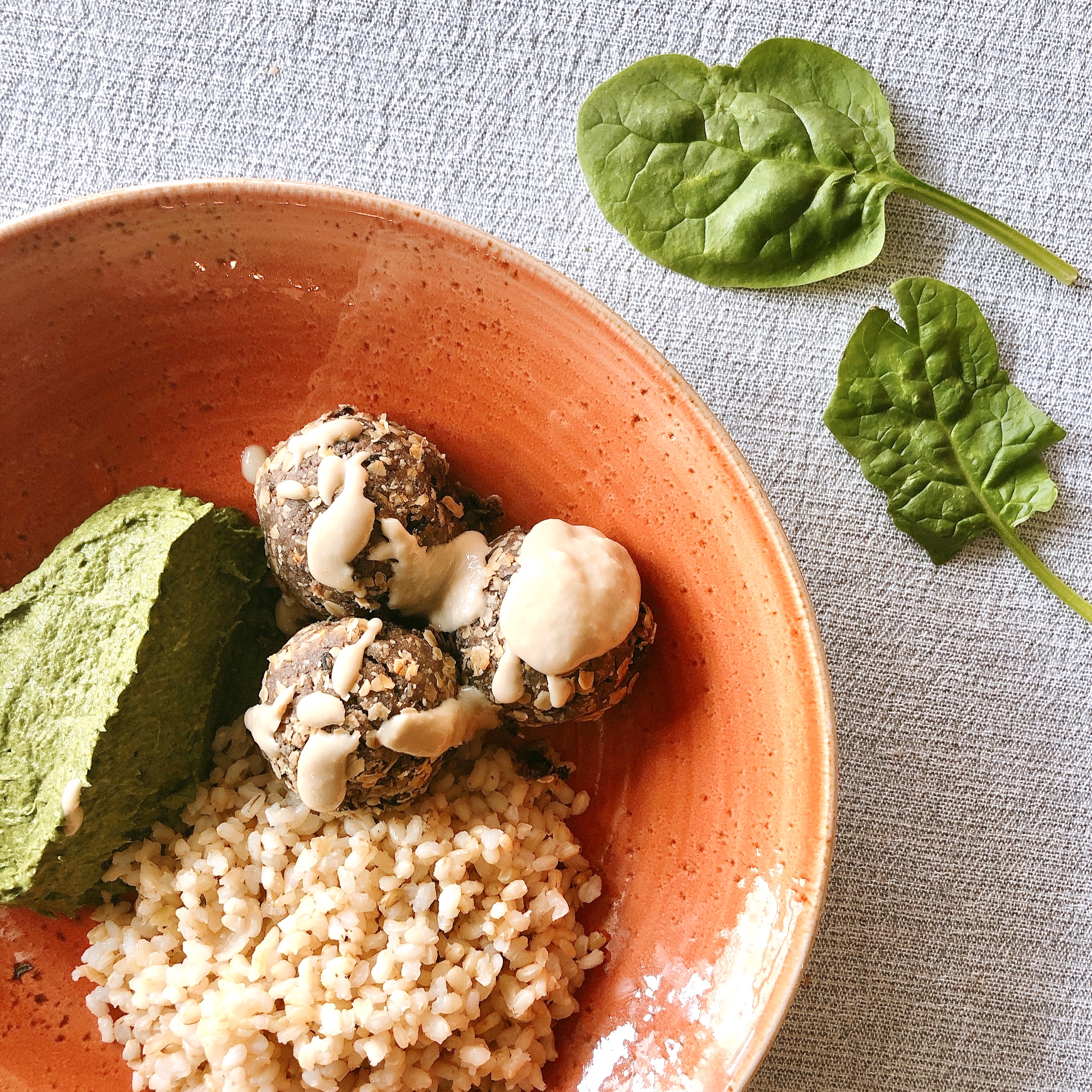 Almôndegas Artesanais de Aveia e Cogumelos c/molho tahine e Arroz integral | vegan