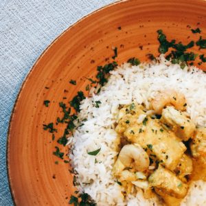 Caril de Perca e Camarão c/ Arroz Basmati e coentros