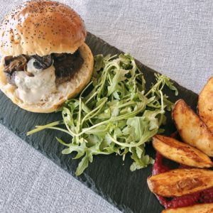 Hambúrguer Artesanal de Vaca em (pão) caco de cebola