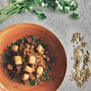 Panados de Tofu Assados c/ Salada quente de Lentilhas e Balsâmico